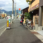 麺や厨 - 収容人数がかくなく人気が高いため行列ができています