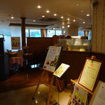 レストラン・ルーブル - エレベーターから店内を望む