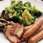 MAIN DINING by THE HOUSE OF PACIFIC - ブロッコリ・ベーコン