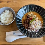 NAKAMICHI - 汁なし担々太ふと麺、きざみ玉ねぎ、ライス