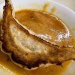 ぎょうざ専門店 赤萬 - ご自慢の味噌だれと。