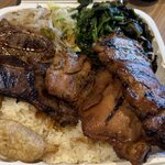 Yummy Korean BBQ - カルビ＆BBQチキンのコンビプレート