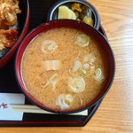 やぶ善 - いつも熱々で提供してくれる、絶品 "味噌汁"。