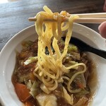 スタミナラーメン神保 - 平打ち麺