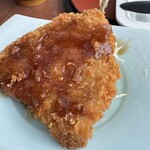 漁港食堂 だいぼ - 名物アジフライ。ソースかけて。