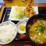 いまここ和食 武屋食堂 - 野菜たくさんの豚汁と鶏唐揚げ定食
