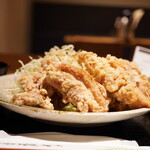 一席二鶏 - 大きな唐揚げ4つ