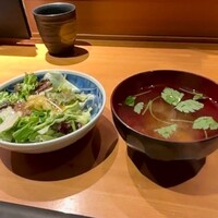 赤坂 金舌 - プラチナユッケ重御膳に付いてくるサラダと椀物