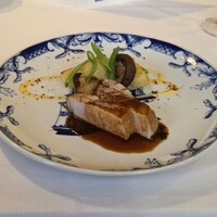 横濱元町 霧笛楼 - やまゆりポークロース肉のグリエ マデラソース
                      ポテトと椎茸のオーブン焼き