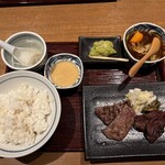 牛たんと和牛焼き 青葉 横浜髙島屋店 - 