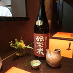 高麗橋桜花 - 日本酒・独楽蔵。 一合    800円。とっくりがユニークな形。