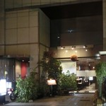 高麗橋桜花 - 大きな杉玉の下がった店前。日本酒に期待します～＼(^o^)／