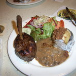 Breakfast Creek Hotel - コールスロー、緑黄色野菜やポテトから選べます。