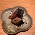 すしやのたい悟 - 酢〆した胡麻鯖藁焼きさんでーす。②