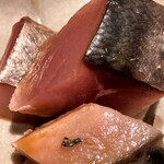 すしやのたい悟 - 酢〆した胡麻鯖藁焼きさんでーす。③