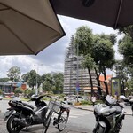 Katinat Saigon Kafe - 目の前はノートルダム大聖堂。ただしただいま修繕中。