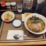 熊本ラーメン 黒亭 - ラーメン、炒飯(小)、餃子のセット