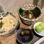 柳家 - 鮎の炊き込みご飯、しじみの味噌汁、漬物、シャインマスカット