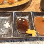 313649013 - 塩、だし醤油+和がらし、特製のとんかつソース