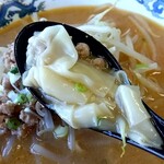 中華麺房 東龍 - 「ワンタン」蓮華リフト⤴ トゥユルン♬トゥユルン♭でトロケてしまう「わんたん」は旨し♥