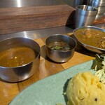 ゼロワンカレーA.o.D - サンバル＋ラッサム (汁物２種)