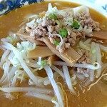 中華麺房 東龍 - 更に角度を変えてパチリ♯　モヤシに挽肉がたっぷり❗️