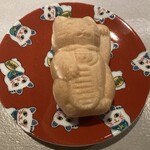 TARO Azabujuban - 招き猫モナカ　中身はレバーパテ