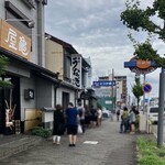 うな辰 - 外観、開店直後でこの状況