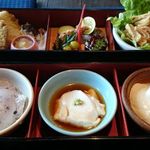 とうふとあなご料理 とうふや - お豆腐３種・むらさき芋・ピーナッツ・寄せ豆腐、それぞれ楽しめます☆