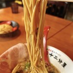 熟成醤油らーめん 十二分屋 - 味玉濃口熟成醤油ラーメン、麺リフト！