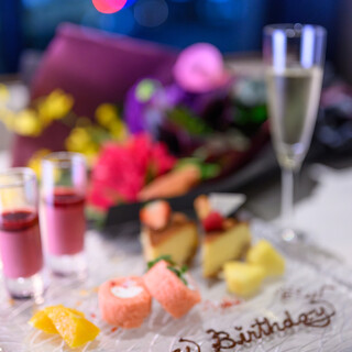 メッセージ入りデザートプレートや花束で記念日を華やかに演出