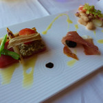 イル・テアトロ - 前菜三種（マグロのカルパッチョ、生ハム、煮た豆類）