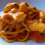 絶品！　海の幸の自家製スパゲティー、滑らかなオマール海老のソース