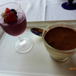 イル・テアトロ - カシスのムース、ティラミス