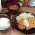 ロマンシング とんかつキッチン たぐ - 特大ロースカツ定食、ご飯大盛り+豚汁+漬け物