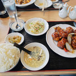 新荘園 - 黒酢鶏定食（週替り）