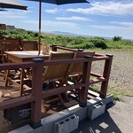 海辺のテーブルエッグ - テラスからは粟島が見えます