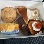 ボンボン - 昔と変わらぬ常連たち。アメリカンケーキがなかったのがさみしい。