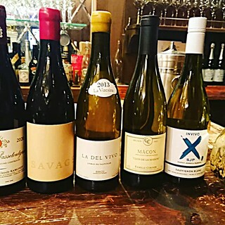 世界各国のソウルフルなワインとお飲み物をご用意しております。