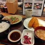 やえす初藤 - 白身魚のフライ＆牛焼肉定食1100円