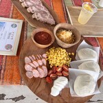 東京ドギーズガーデン - 手ぶらでBBQセットの
                                石窯ピザセット
                                熟成ローストポーク
                                
                                
                                