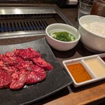 焼肉虎 - 