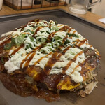 あじと - ソースとマヨを豪快にかけます。