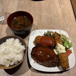 コモンダイニング - エビフライ、ハンバーグ、クリームコロッケ