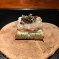 薪炭まだら - 凌ぎ（フォカッチャ、天然鯛、薪バター、キャビア）