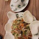 BAMBOO RESTAURANT - 鳥のサラダ