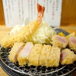 とんかつ とみた - 【特選ロース＆シンタマ定食】 ・TOKYO X特選ロース120ｇ+シンタマ60ｇ　3000円 ・追加　特大海老フライ1本　700円