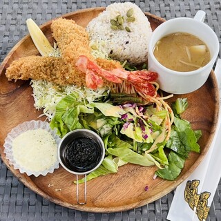 ヴェジタブルカフェ&シーフードバー サイエン_1