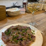 Bistro&Wine espace - マグロ頬肉のレアソテー ラヴィゴットソース