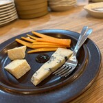 Bistro&Wine espace - 本日のチーズ３種盛り合わせ